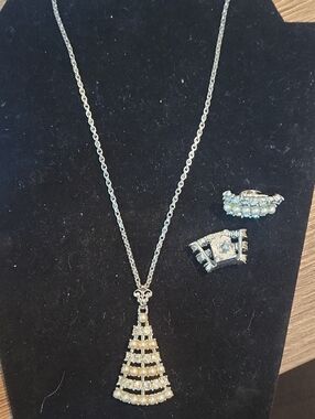 Pearl-Tier Pendant Necklace with Matching Clips - Silver Tone